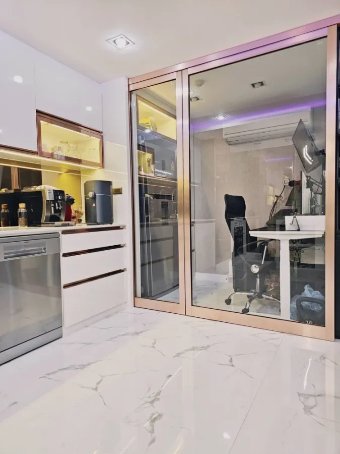 Klass Condo Silom for sale. Ready to move in. Best location, best value in Silom. Fully furnished with beautiful decoration. Don't miss out!