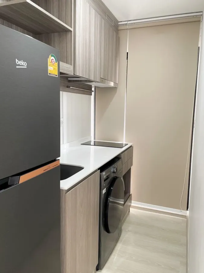 For rent: Kensington Phahonyothin 63. Room divided into sections. Good furniture Make a reservation and you won't be disappointed. ​