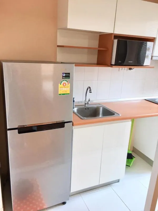 For rent The President Sathorn-Ratchapruek. The room is decorated beautifully, looks simple, white, clean, good atmosphere, ready to move in.