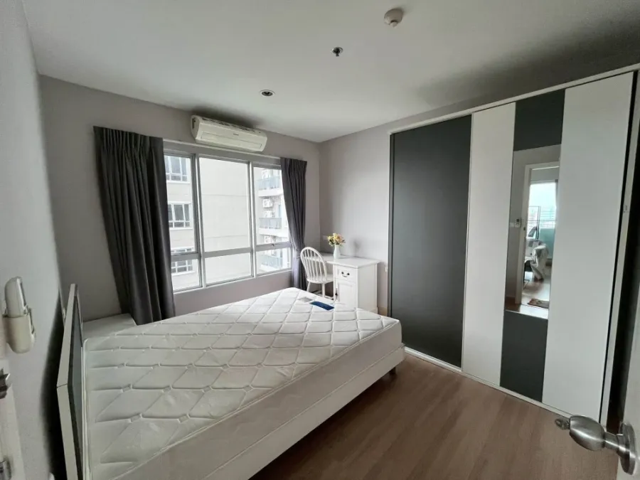 For sale or rent: Motif Sathorn-Wongwian Yai. Spacious and comfortable unit with efficient use of space. Move-in ready; just bring your belongings. Do