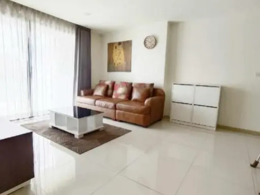For sale: Socio Reference 61, 5th floor, very large room with a large sofa, comfortable to sit on. Good like this, book now. images