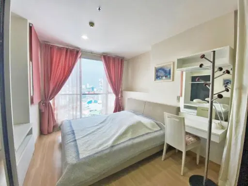 Beautiful room, ready to move in Provided everything, near the train station, near the mall, great, Life Ladprao 18, this condo is awesome!!