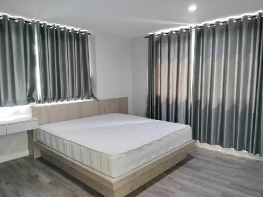 For rent, G Condo Sriracha, 7th floor, good view, can see the mountains, very beautiful, comes with complete furniture. If you don't reserve, you'll m