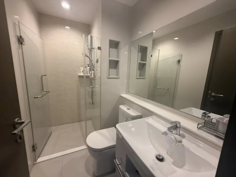 For rent: Life Ladprao Valley, 25th floor, very high, corner room, quiet and private, decorated in a Korean minimalist style. Reserve now!