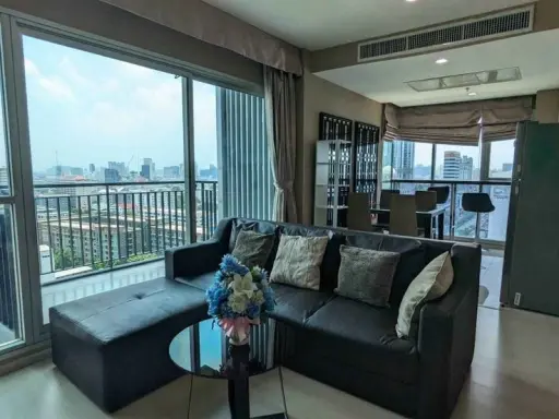 ปล่อยเช่า LIFE RATCHADAPISEK ชั้น 17 บรรยากาศดีสุดๆ มาพร้อมโซฟาหนังนั่งสบายสุดๆ ไม่จองแล้วจะเสียใจ