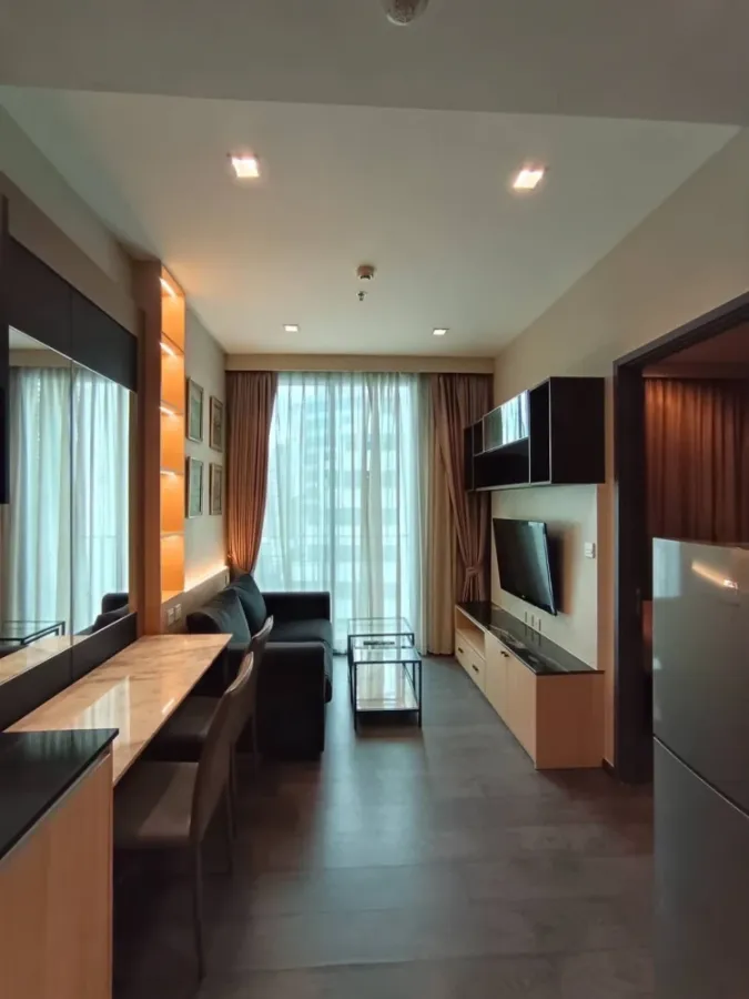 For rent: Edge by Sansiri Sukhumvit 23, 9th floor, fully decorated room, nice to live in. Hurry and reserve now before you miss it. Urgent.