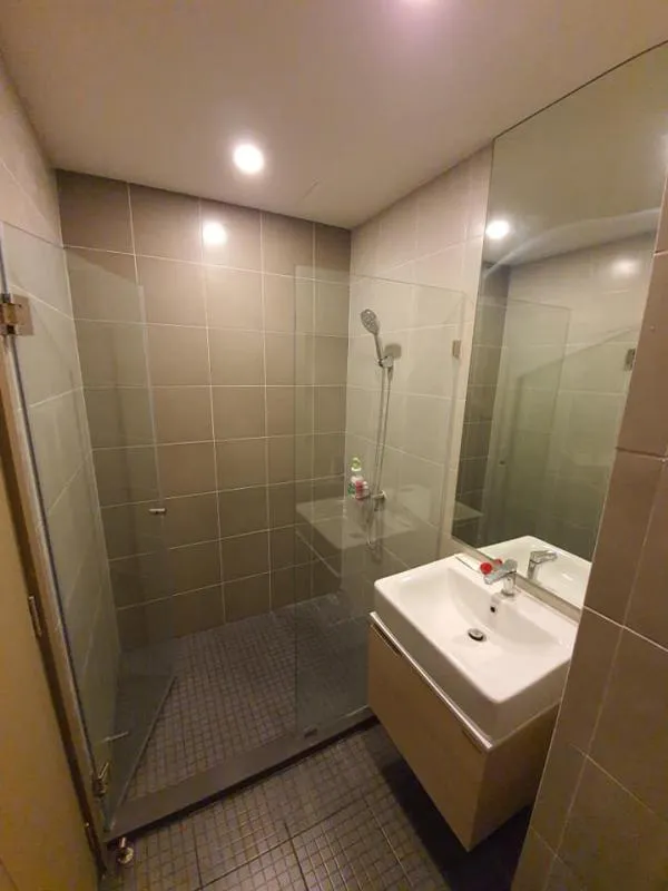 Urgent for rent !! Ideo O2 condo, clean room, fully furnished, tight central You can carry your bag, don't miss it !!
