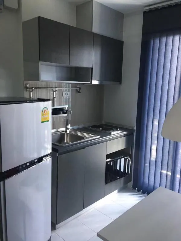 Sell / rent the base rama 9 - ramkhamhaeng beautiful room, tight furniture. Complete facilities at the right price