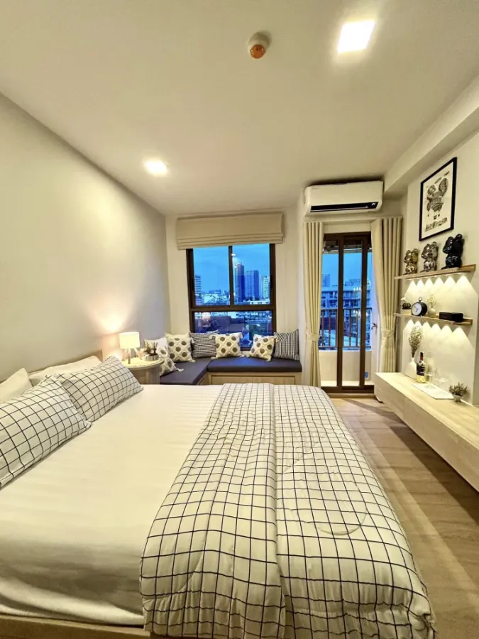 For rent: QUIN TARA MHy'ZEN Phrom Phong, a beautifully decorated room with complete furniture and electrical appliances. You can reserve it today.