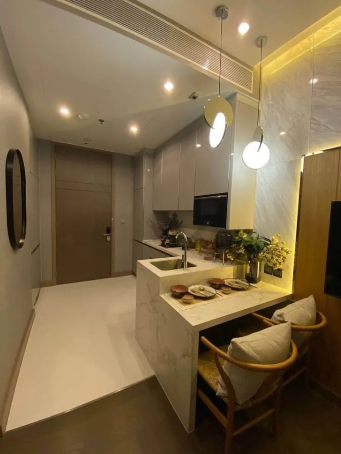For rent, The Esse at Sigha Complex, very beautiful room, very livable, great built-ins, can't make a reservation like this.