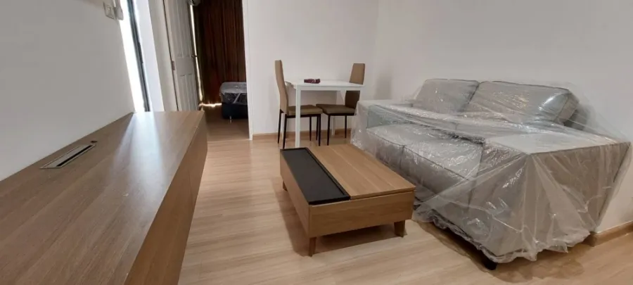 For rent: Chateau In Town Sukhumvit 64/1. Available and ready to move in. Beautiful room, exactly as pictured. 3rd floor, corner unit, pool view. Don'