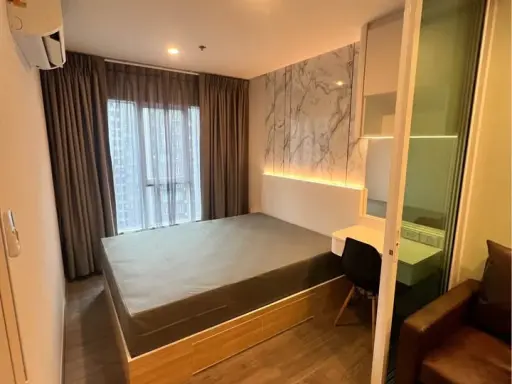 For rent: Regent Home Bangna, 25th floor, very high, with stunning city views, beautifully decorated with built-ins, don't miss it.