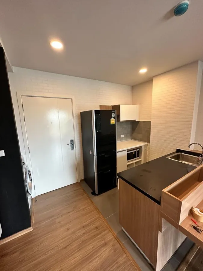 For rent / sale, Pround III condo, white tone room, tender price, comes with good electrical appliances.