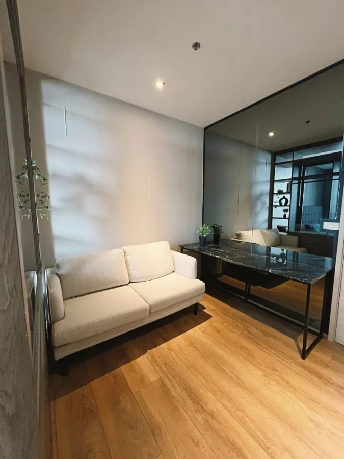 For rent: Park 24 Origin Phrom Phong, 37th floor, great city view, very nice room to sleep. Good furniture. Book now.