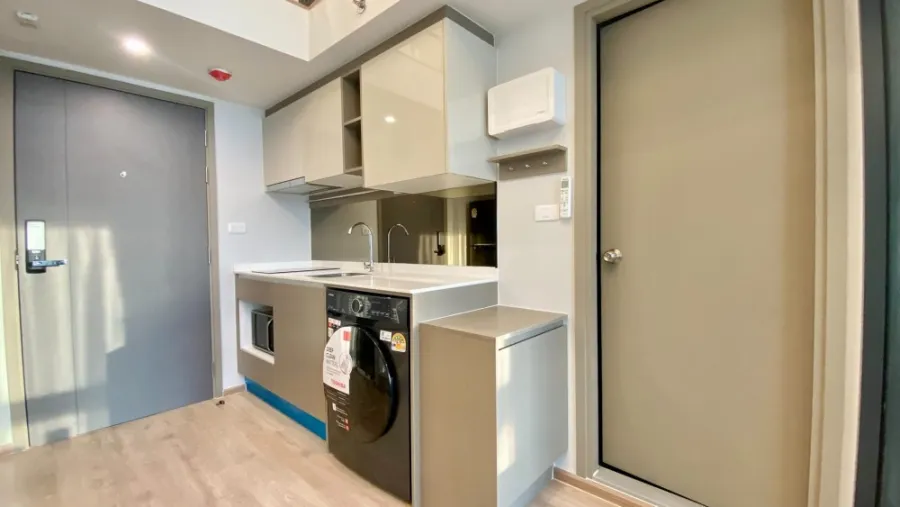 For rent: Ideo Rama 9 - Asoke, 2 bedrooms, 1 bathroom (Duplex), beautifully decorated, stylish, just bring your own luggage and move in.