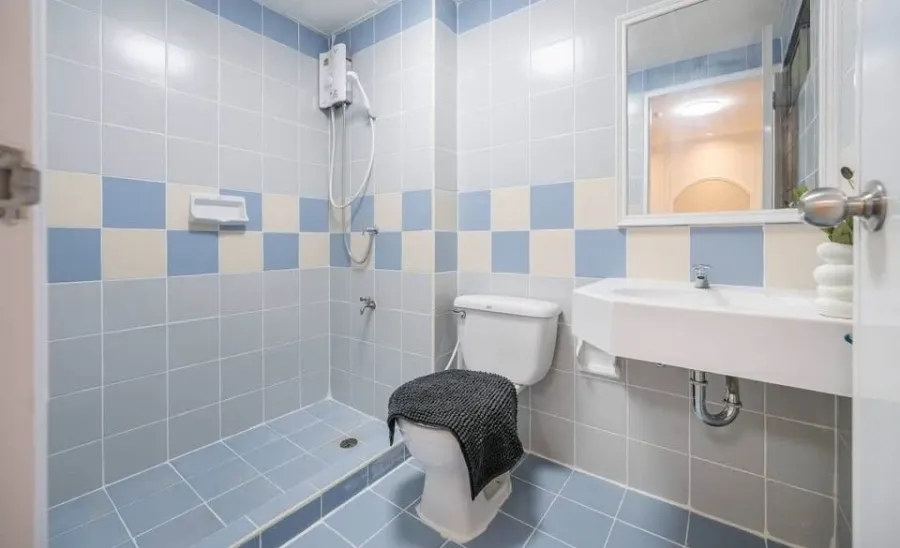 For sale: Lumpini Center Nawamin. The room comes with furniture and electrical appliances. Decorated in a minimalist style, looks very nice. Must book