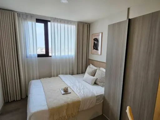 Selling down payment for The Origin Sukhumvit - Praksa, 32nd floor, high floor, stunning city view. The unit is unfurnished, perfect for those who enj