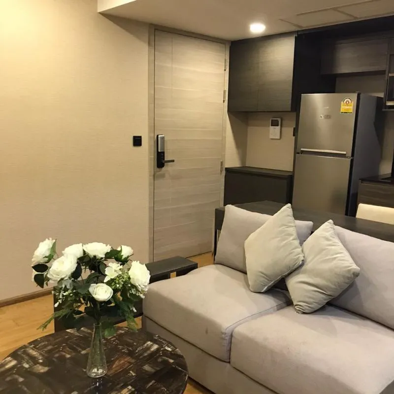 Condo for rent, Class Langsuan, clean room, lots of furniture, good communal, super nice location, near BTS, near shopping malls, book now