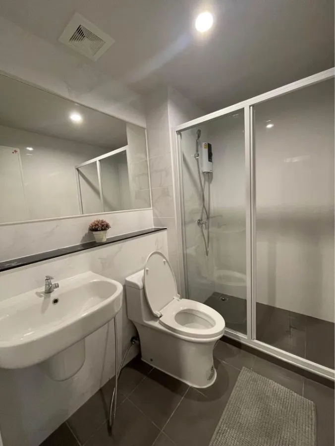 Rent RYE 101/1, corner room, very private, very wide, good wind, beautiful room number, auspicious Sai Mu don't miss it.