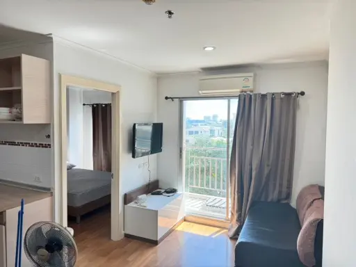 For sale, for rent, Lumpini Place Ratchayothin, Building D, 5th floor, complete with furniture and electrical appliances. Book now, urgent.