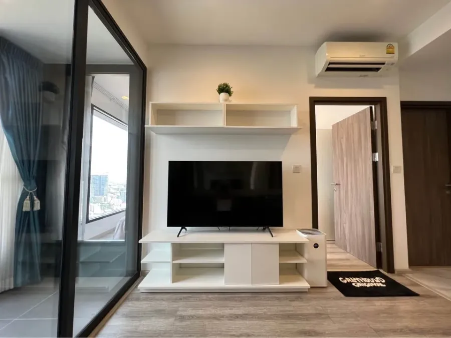 For rent: Ideo Mobi Asoke, 32nd floor, open view, front of the project, room facing Makkasan Park, fully furnished, ready to move in