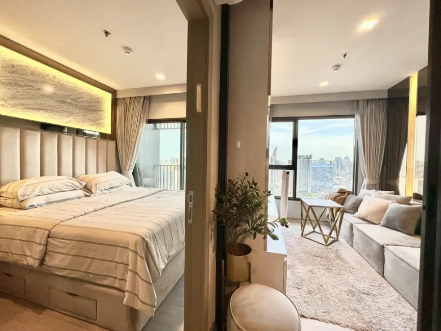 Selling Life Asoke-Rama 9 unit.Beautifully decorated with a stunning color scheme and high-quality built-in furniture.Amazing high-floor views.Booknow
