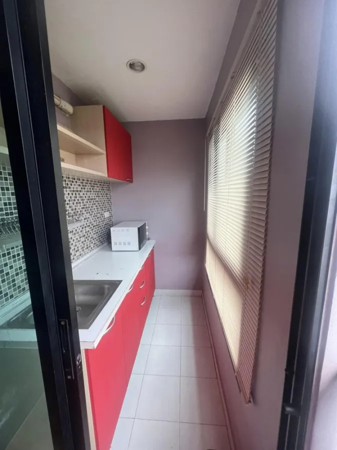 For sale: Regent Home 15 Chaengwattana, sixth room available, 14th floor, large sofa, very comfortable to sit and lie on. Hurry and reserve now.