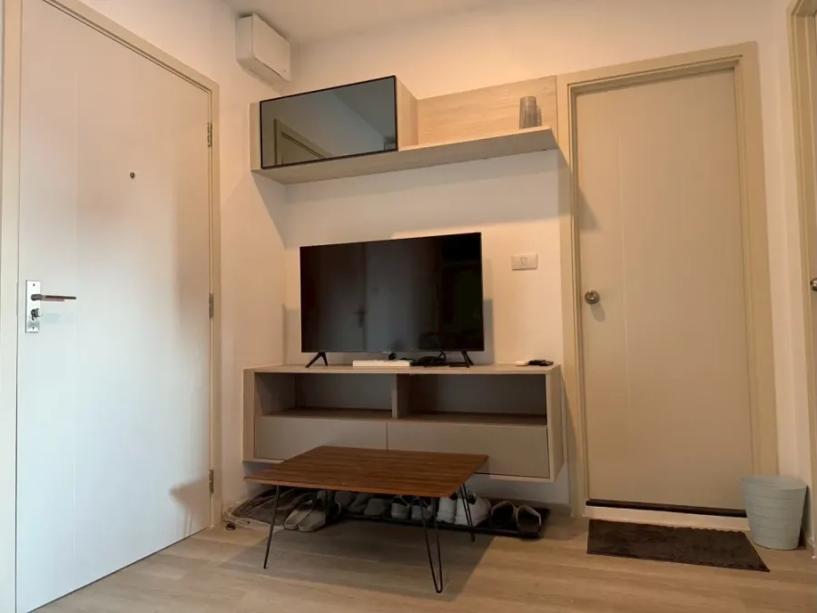 Selling a beautiful, well-decorated 1-bedroom unit at Elio Sathorn-Wutthakat. Clearly separated spaces. Book now, don't hesitate!