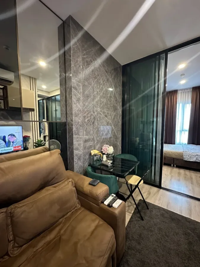 For sale, for rent Knightsbridge Collage Ramkhamhaeng, beautifully decorated room, with good wallpaper, great price, book now.