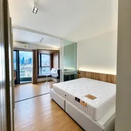 Rent condo Triple Y Residence