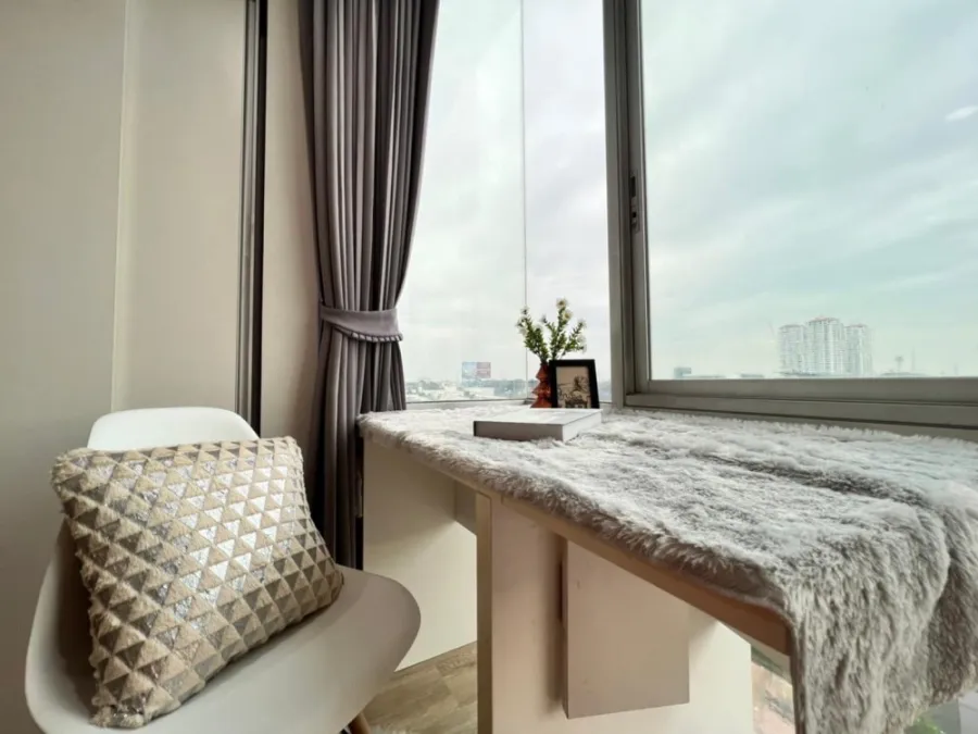 Condo for rent: The Iris Rama 9-Srinakarin. Decorated in a minimalist style, nice to live in, good price, reserve first, stay first.