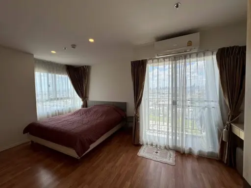 Condo for rent: Lumpini Ville Phatthanakan-Srinakarin. Corner room with privacy and ample living space. Don't miss it!