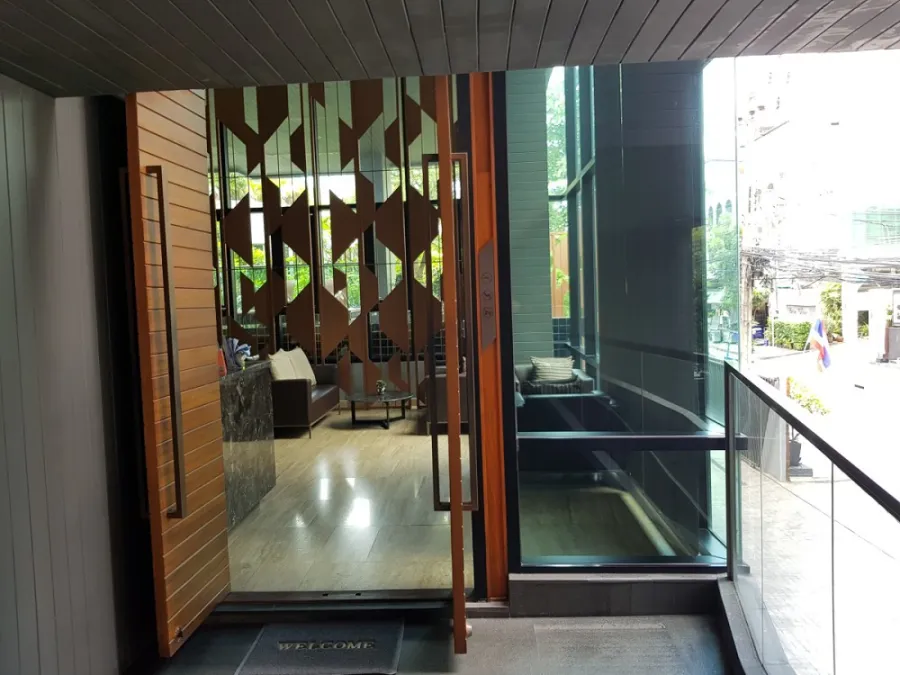 Condo for rent, Rende Sukhumvit 23, beautiful room, window facing south, near MRT, convenient to travel, book now!