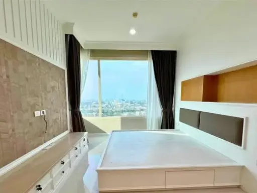 For sale: WIND Ratchayothin, high floor corner room, beautiful view, 3 meter high ceiling, airy like a penthouse, must reserve.