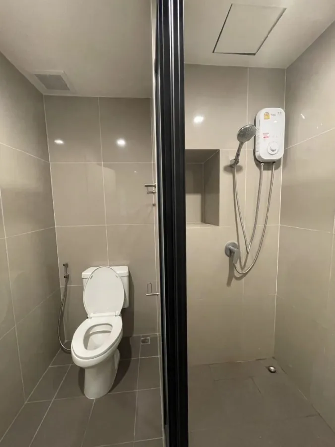For rent: The Base Phetchaburi - Thonglor, 12th floor, complete with furniture and electrical appliances. Hurry and reserve now.