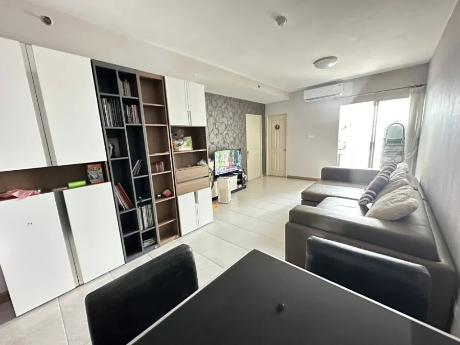 For rent: Supalai Park Kaset, room with wallpaper, fully furnished, very spacious. Book now to secure your unit!