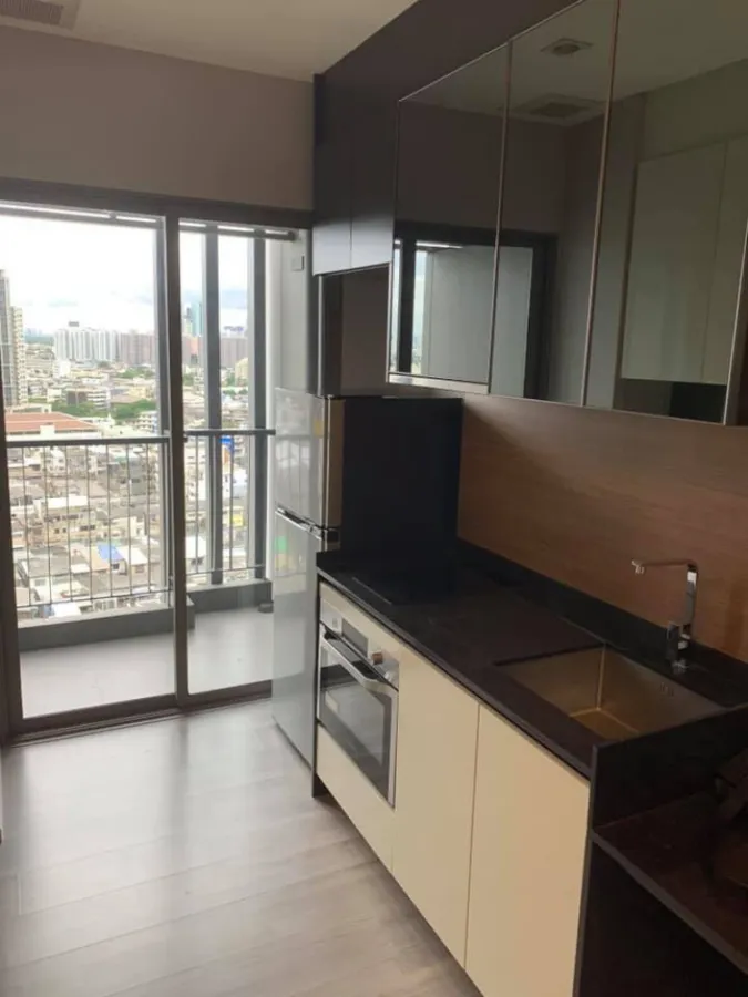 For rent The Room Sathorn-St.Louis Beautiful room, new, full furniture, high floor, great view. Book now. You can't miss it.