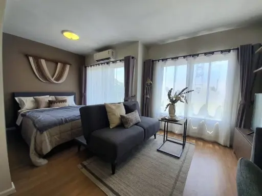For rent, D Condo Bliss Sriracha, 4th floor, complete with furniture and electrical appliances. Book now, don't miss it.