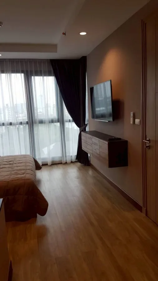 For rent: Ladda Plus Sriracha. Spacious room with ample living space and beautiful city views. High-quality built-in furniture. Book now!