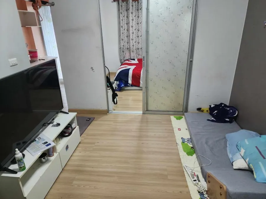 For rent: The Kit Lam Luk Ka, Khlong 2, 1st floor, with trees behind the room, shady, very close to nature, don't miss it.