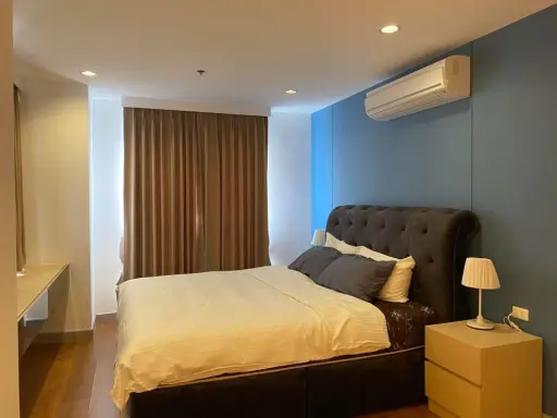 For rent: One X Sukhumvit 26, decorated with built-in furniture. With lots of usable space, nice to live in. Reserve now.