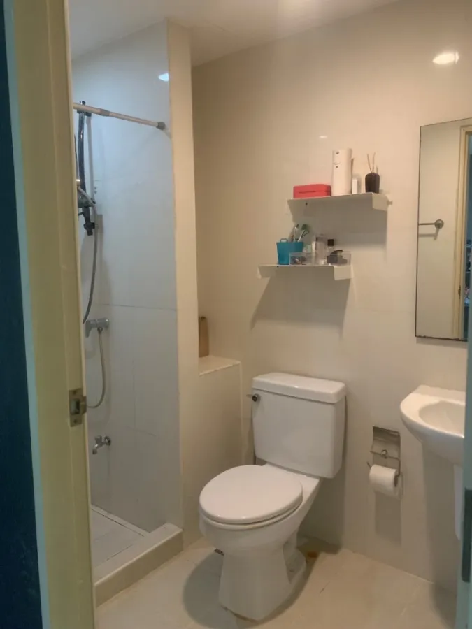 For sale: I Condo Sukhumvit 105, 1st floor, separate room, high ceiling, airy and comfortable. Hurry and reserve your ownership.