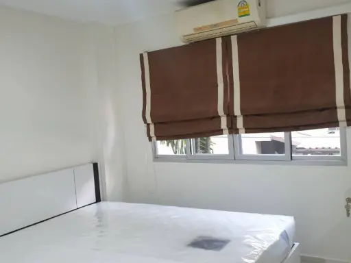 For rent, Lumpini Town, Bodindecha-Ramkhamhaeng, 2nd floor, newly decorated room, granite floor All new furniture, book now.