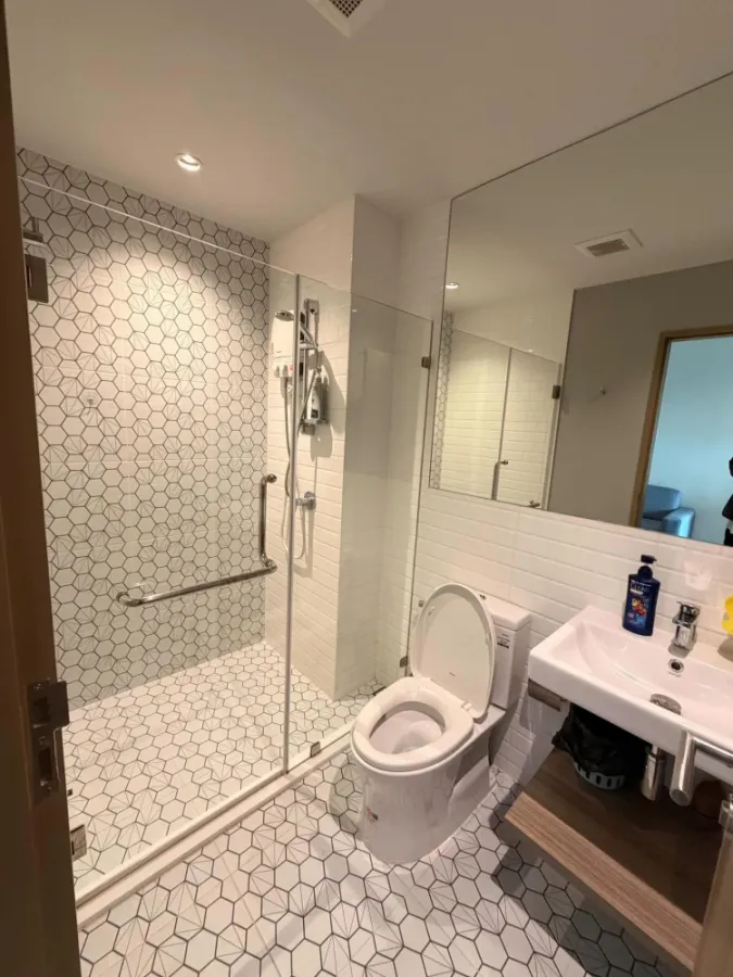 For rent: Altitude Unicorn Sathorn - Tha Phra, 1 bedroom, 1 bathroom, fully furnished and equipped with appliances. Book now!