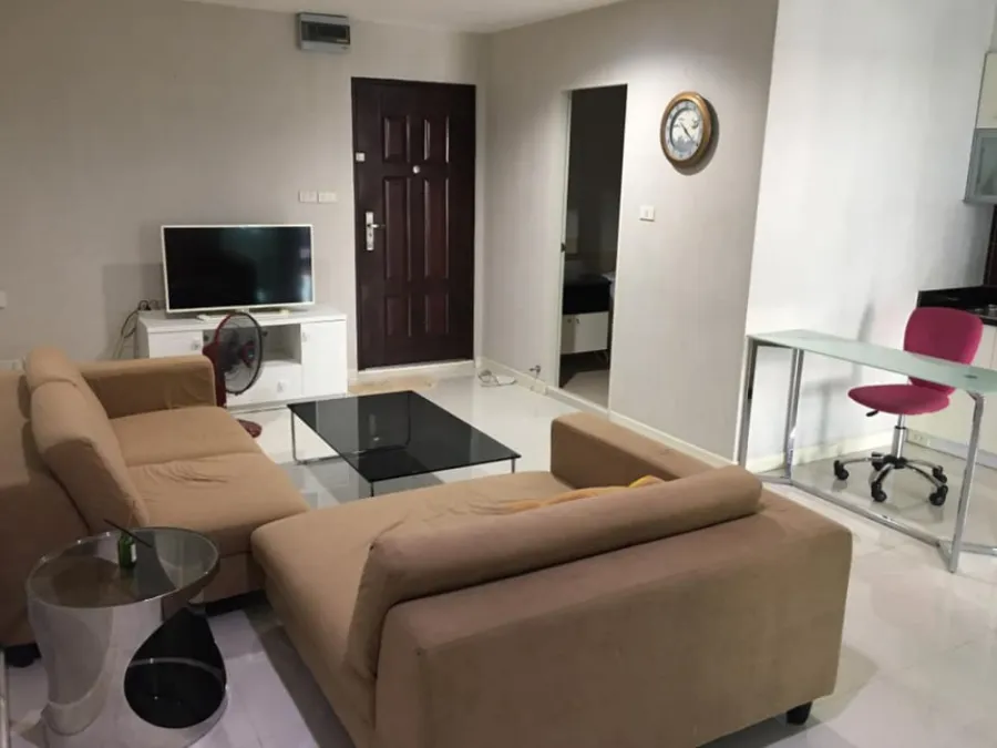 Sale/Rent Urgent!! Condo Sukhumvit Living Town in the heart of the city near shopping centers Don't be late, book now!!