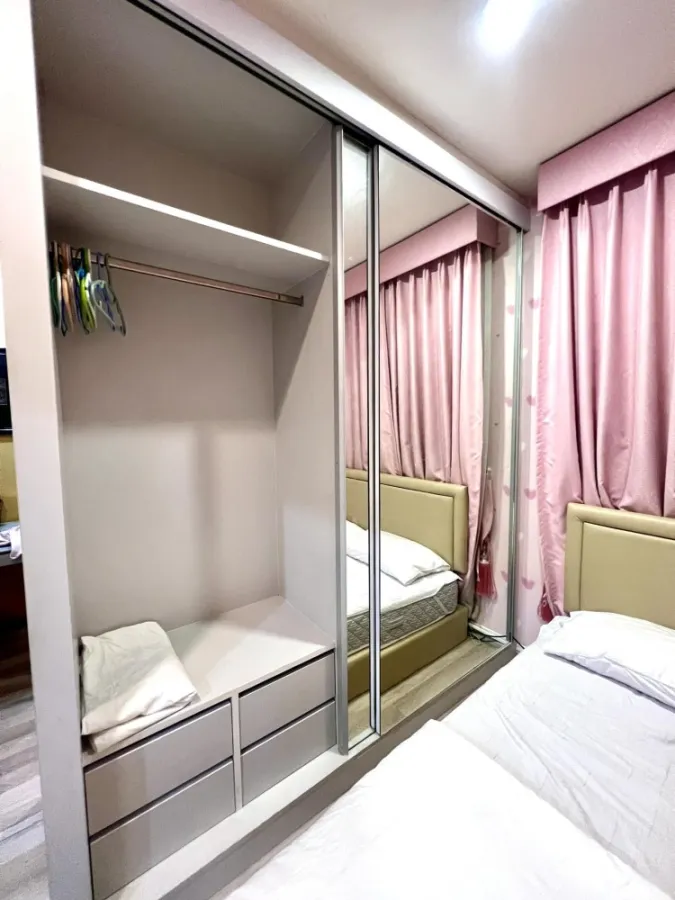 Centric Ratchada-Huai Khwang Colorful room, corner room, private, not next to anyone, great city view. If you miss it, you'll regret it.