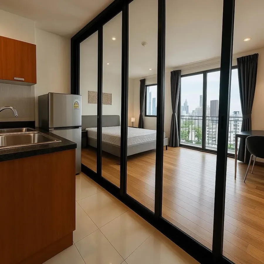 ให้เช่า Villa Sathorn ในห้องมีบานกระจกสไลด์กั้นส่วนครัว และส่วนพักผ่อน เฟอร์และเครื่องใช้ไฟฟ้าครบ ต้องจอง