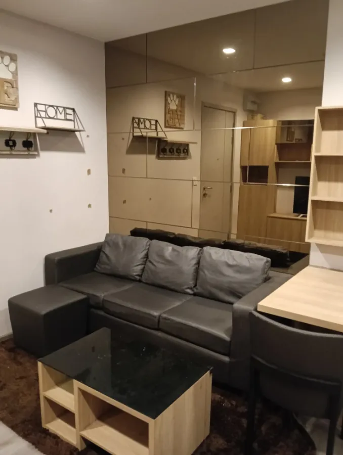 Selling The Politan Rive, high floor unit, fully furnished, complete with appliances. Don't miss out on this great deal! Book now!!!!
