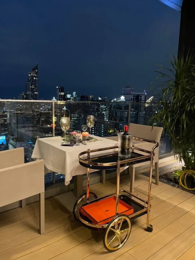 For sale, for rent!! Condo The Es at Singha Complex, Penthouse room, Rare Item, the most luxurious project next to MRT!!