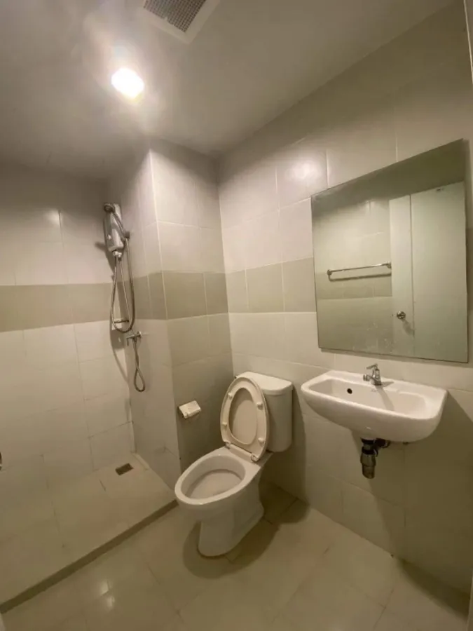 For sale or rent, Plum Samakkhi Condo, complete amenities, ready to move in. Book now, you'll regret it if you miss it.